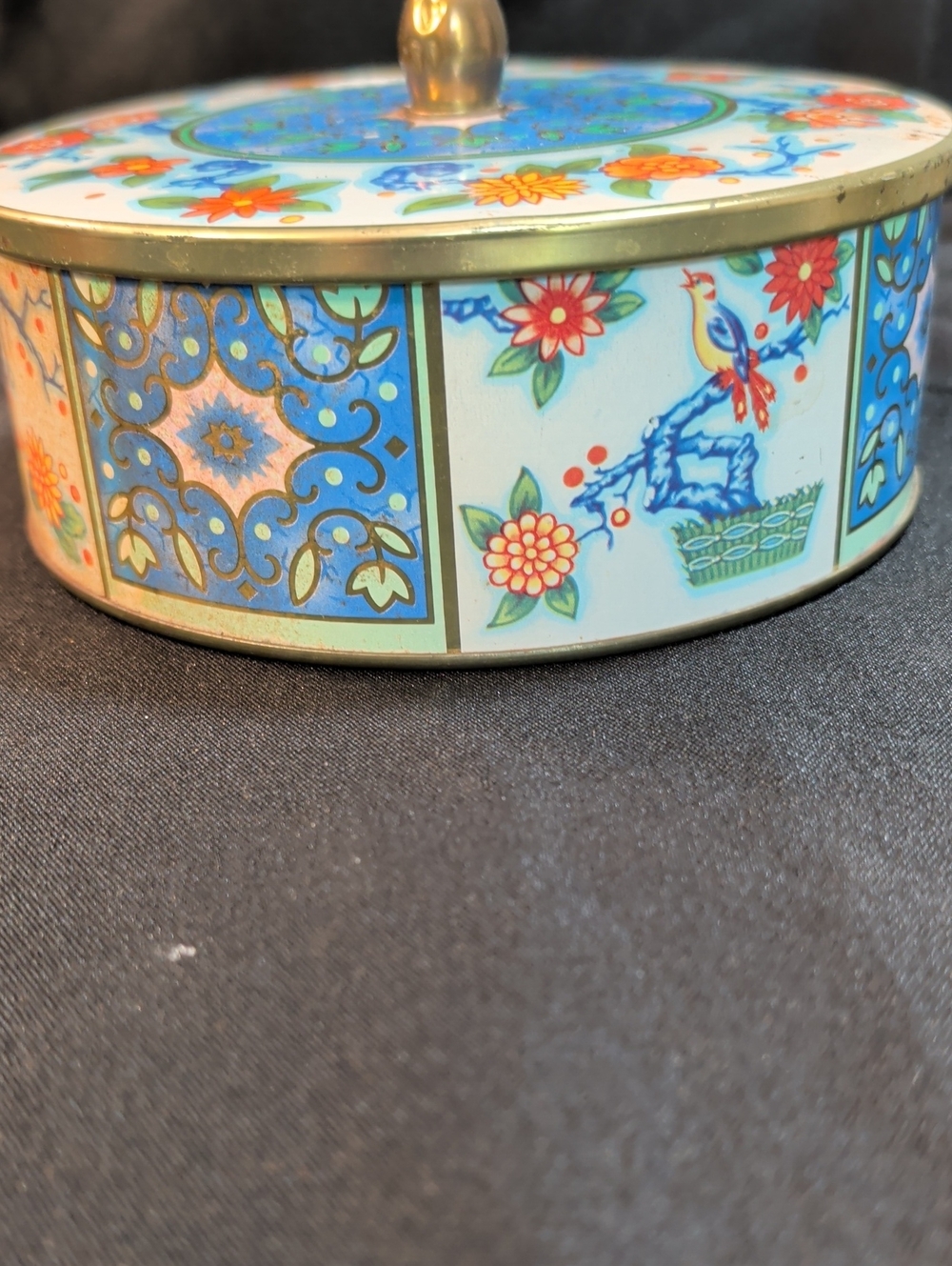 Vintage English Made Decorative Tin Floral Motif By Daher - Picture 2 of 10